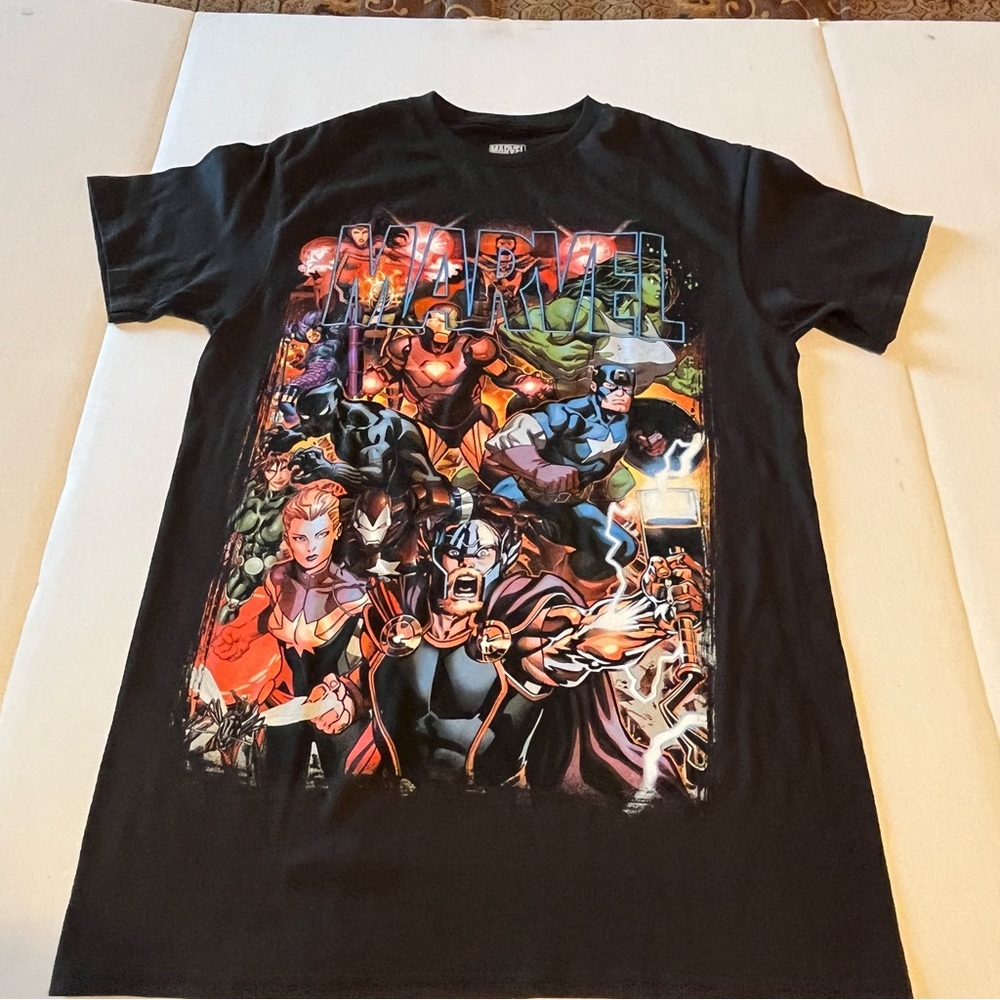 Marvel Mens Size Small Black Short Sleeve Shirt Tee Graphic Comics‎ Superhero